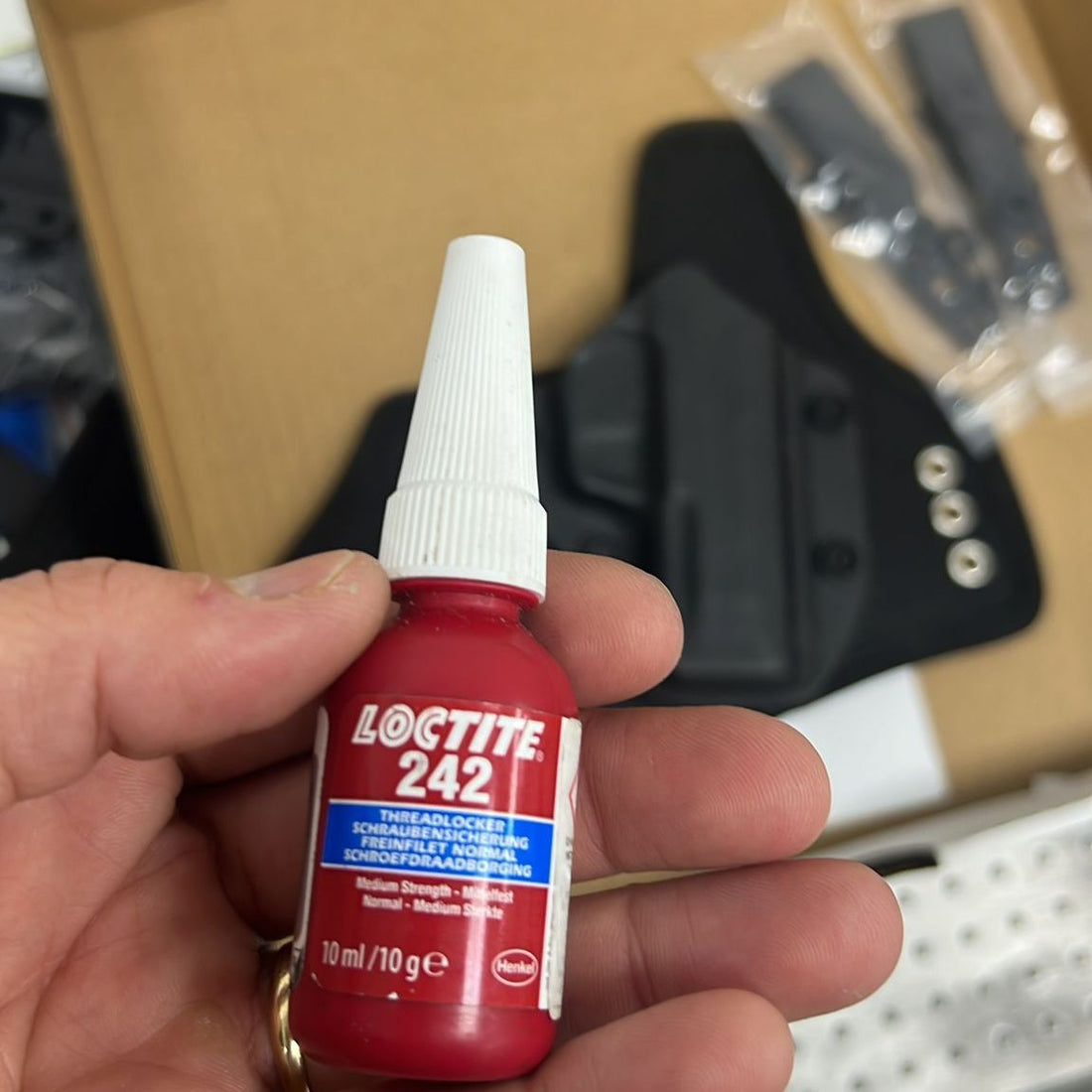 מדוע דבק ברגים חיוני לנרתיקי אקדח?