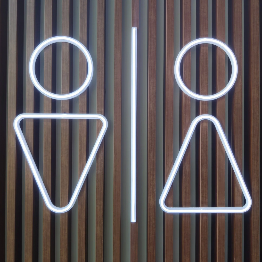 לא לשכוח, לא להפיל: האתגר שבנשיאת אקדח בשירותים ודרכי פתרון