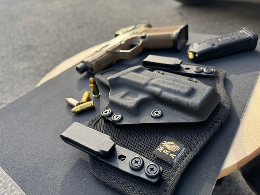 הוא יורה גם ככה ! לי זה לא יקרה!